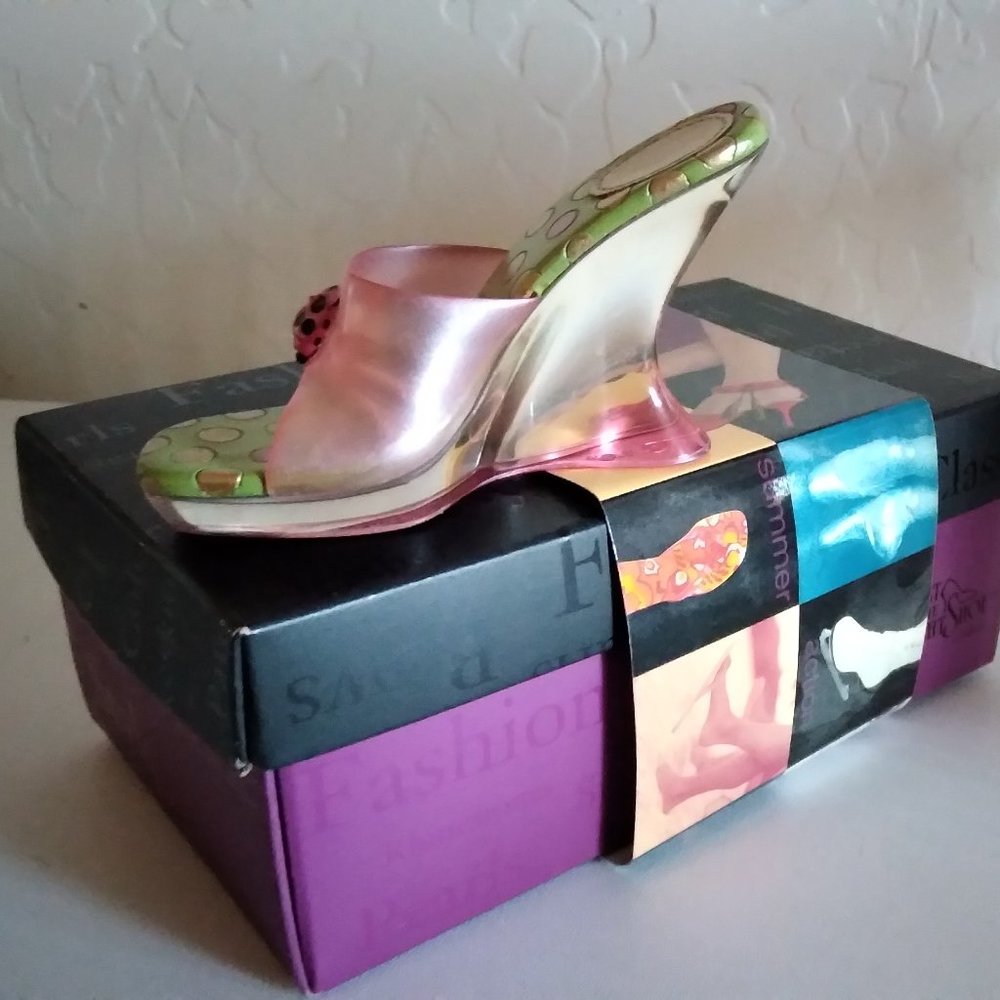 Just the Right Shoe "Lady Bug" miniature shoe